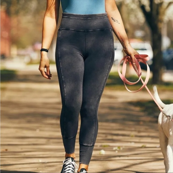 Free People Hot Shot Leggings NWT Size Large - Picture 1 of 2